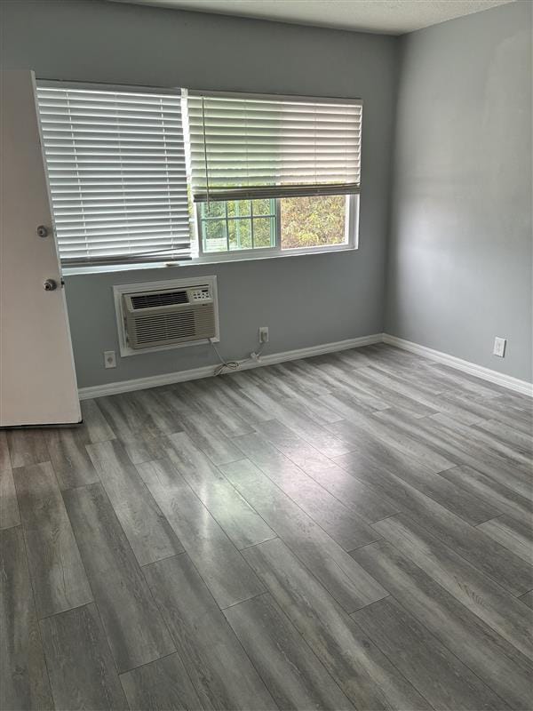 Building Photo - 1052 Justin Ave