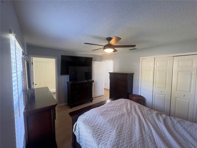 Building Photo - 825 Charles Ave