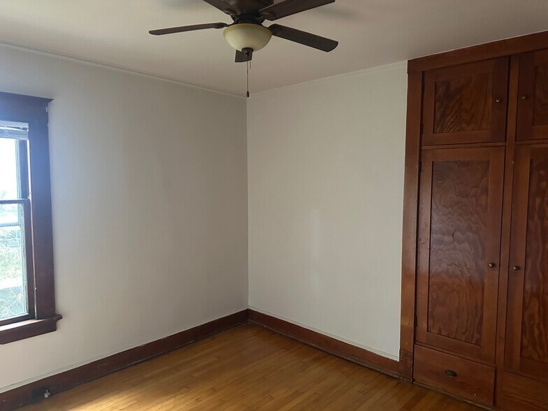 Bedroom 3 - 511 Niagara Ave