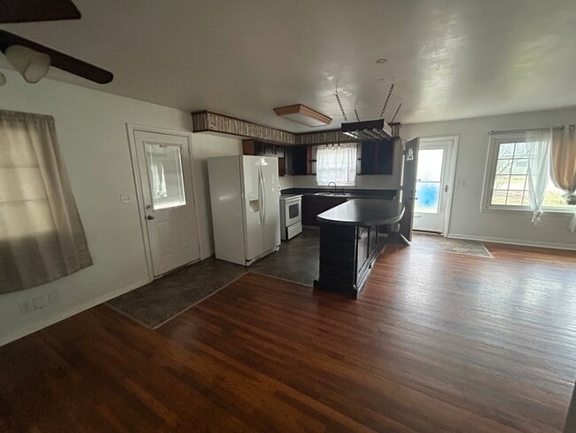 Building Photo - 1404 Logan St