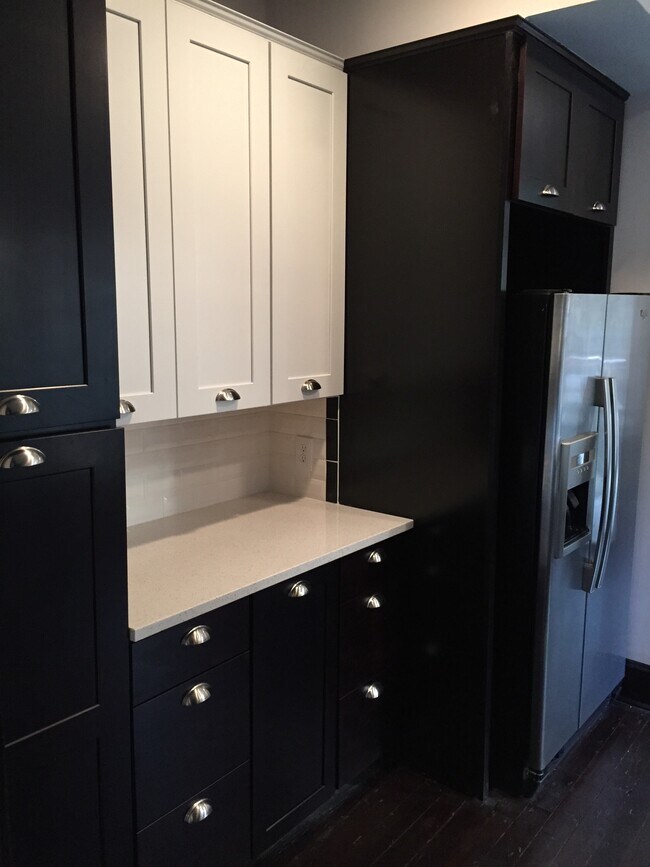 Building Photo - 1603 E Michigan St