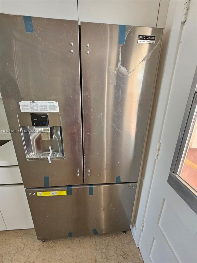 Building Photo - 2905 Point E Dr