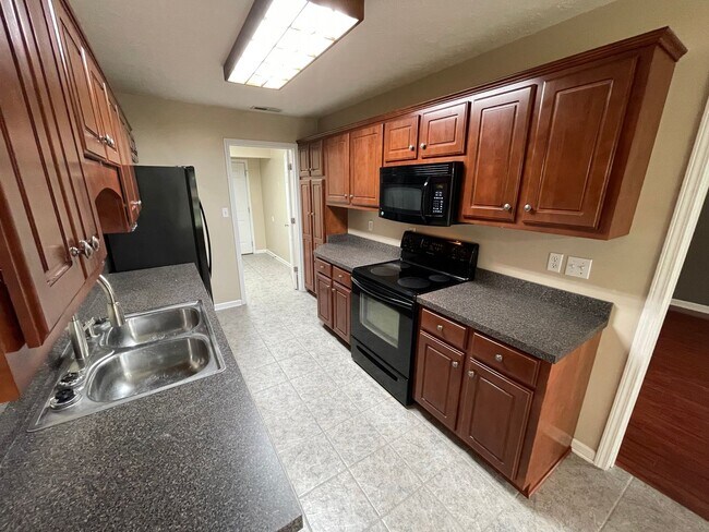 Building Photo - Beautiful Shelbyville Home For Rent