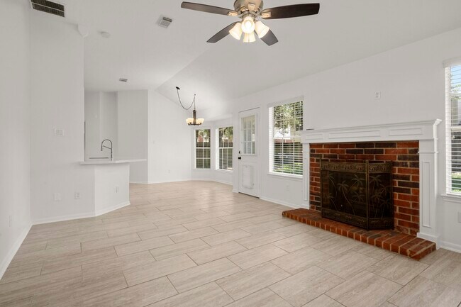 Building Photo - 16014 Lakestone Dr