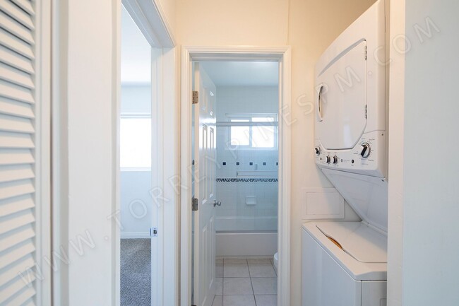 Building Photo - *OPEN HOUSE: 8/30 11:30AM-12:30PM* 2 Bed/1...