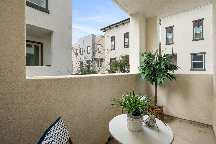 Building Photo - 2325 Verano Way