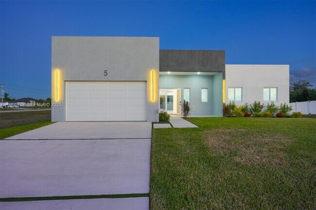 Building Photo - 5 SW 26th Pl