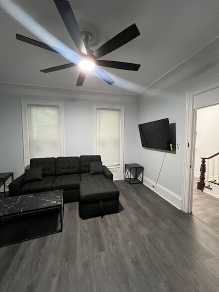 Building Photo - 1211 Madison St