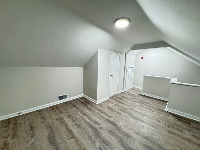 Building Photo - 38 Clifton Ave