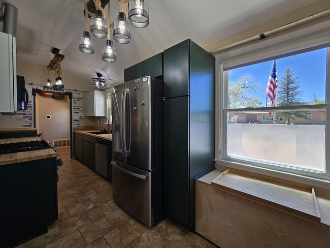 Building Photo - 346 Kayenta Dr