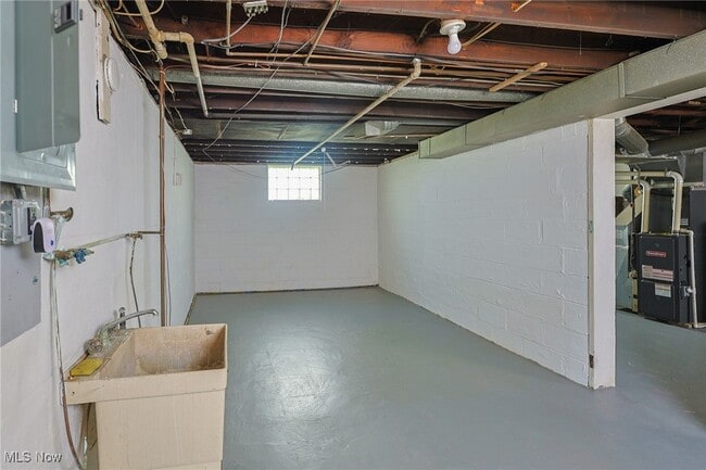 Building Photo - 522 Columbus Ave NW