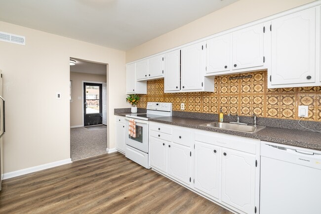 Building Photo - 3945 Starboard Rd