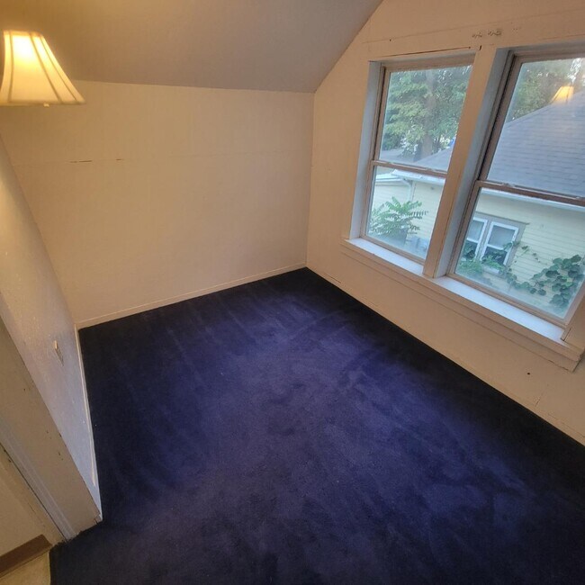 Building Photo - 119 Elm St