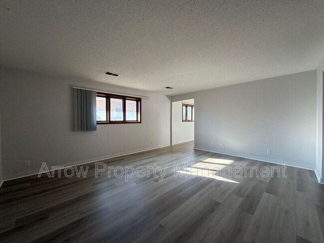 Building Photo - 424 N 4th St