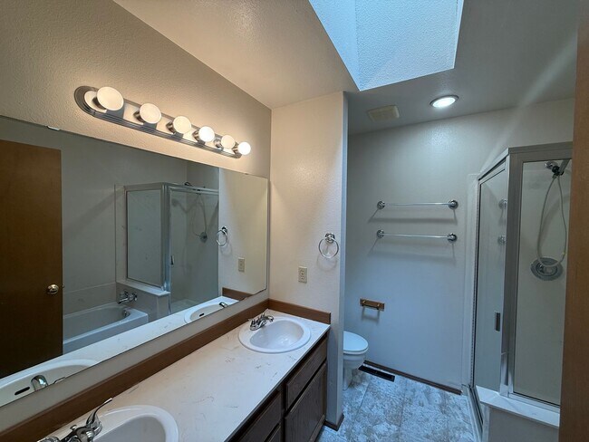 Building Photo - Beautiful 4 bed 2.5 bath Edmonds, WA. $3850/mo.