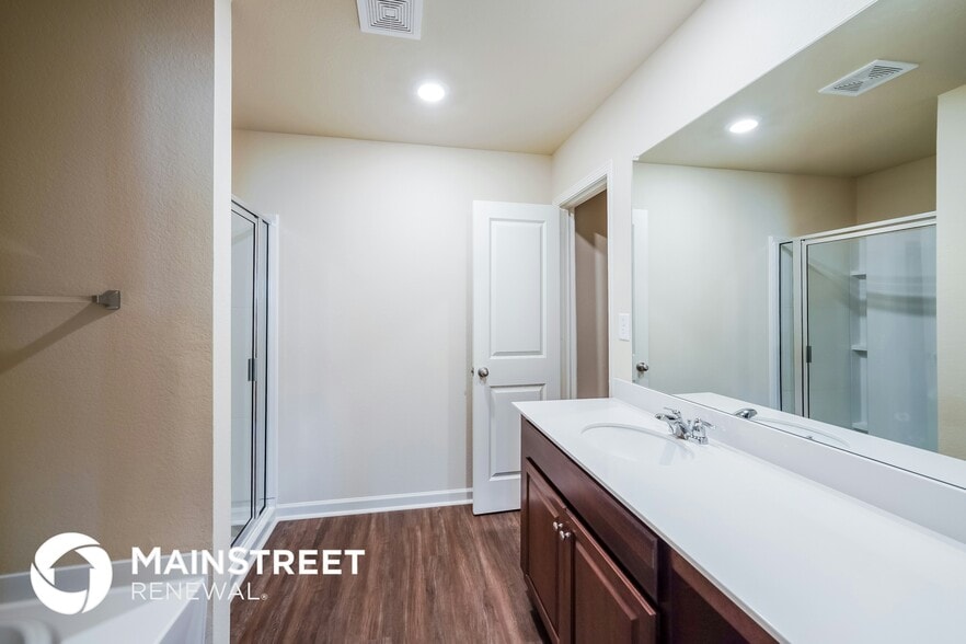 Building Photo - 595 Clover Cir