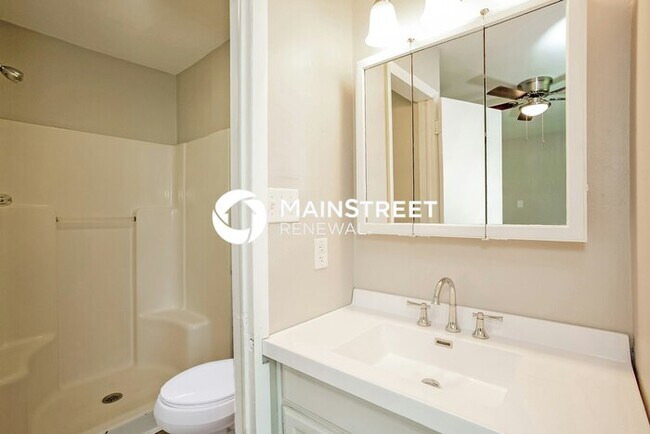 Building Photo - 3 Bedroom Pet-Friendly Home in Indianapolis, IN with Main Street Renewal