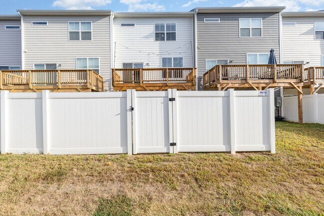 Building Photo - **COMING SOON** $2,850/Month | 4 Bed | 4 Bath | Built in 2023 | Tesla Charger | 2,268 SF | Availa...