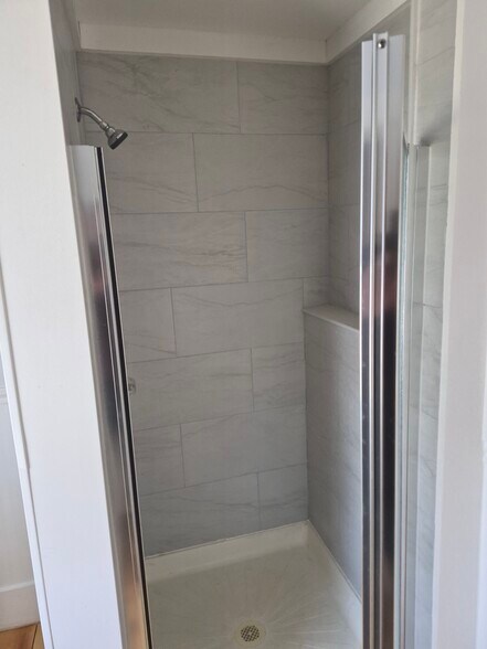 Building Photo - 9 Maple St