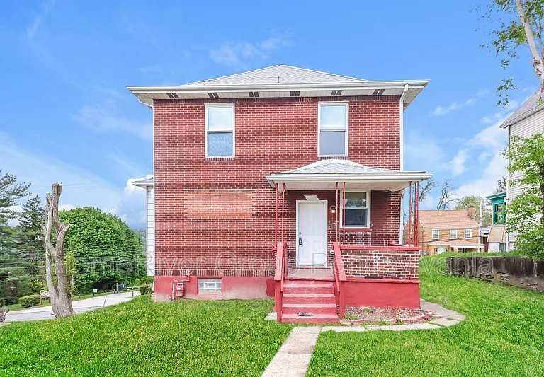 Building Photo - 2712 Versailles Ave