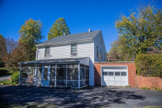 Building Photo - 700 Grove Ave