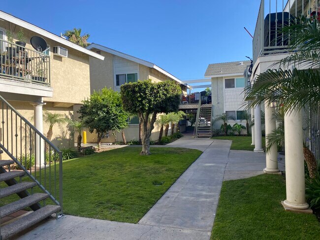 Building Photo - 8101 Larson Ave