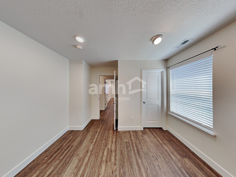 Building Photo - 2360 S Wild Horse Way