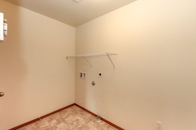 Building Photo - Spacious 4-Bedroom DuPont Home with AC