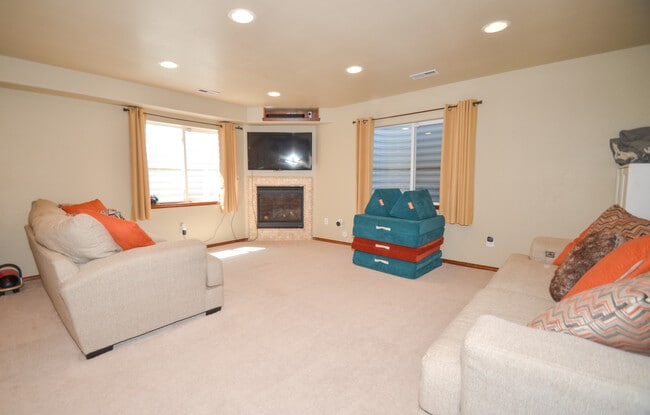 Building Photo - 7012 Hillock Dr