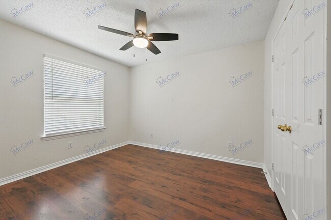 Building Photo - 544 Layton Dr