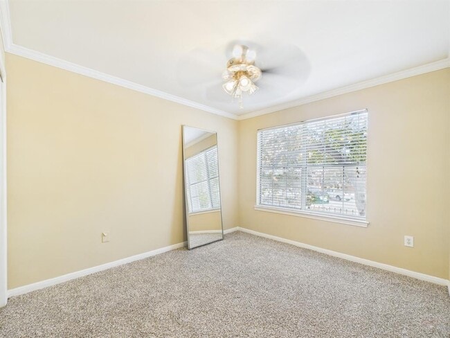 Building Photo - 501 W 26th St