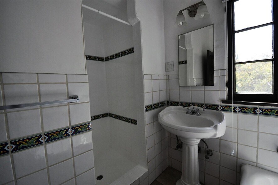 Building Photo - 1417 S Crescent Heights Blvd