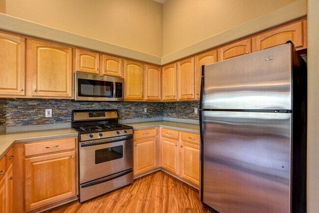 Building Photo - Beautiful 3 Bed, 2 Bath Condo on the Hassaympa Golf Course!