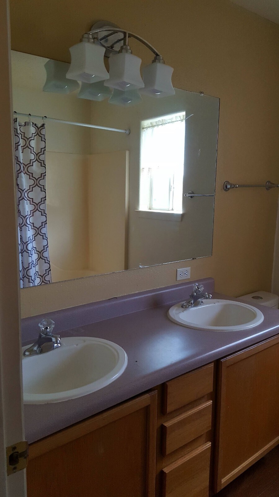 Hall bath with tub - 6 Vista Bonita Dr