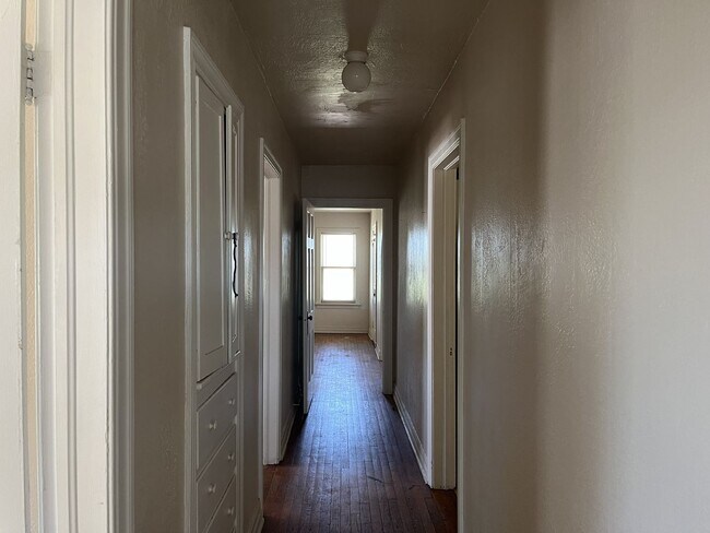 Building Photo - 2-Bedroom unit in Prime Oklahoma City Loca...