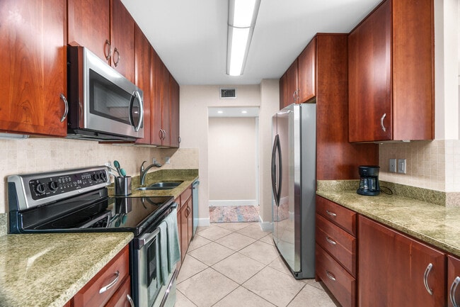 Building Photo - 950 Ponce De Leon Rd