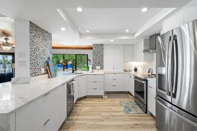 Building Photo - 25 NW 24th Ct