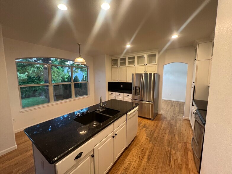 Primary Photo - 5747 W 81st Pl