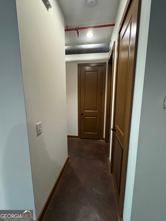 Building Photo - 250 Martha Dr