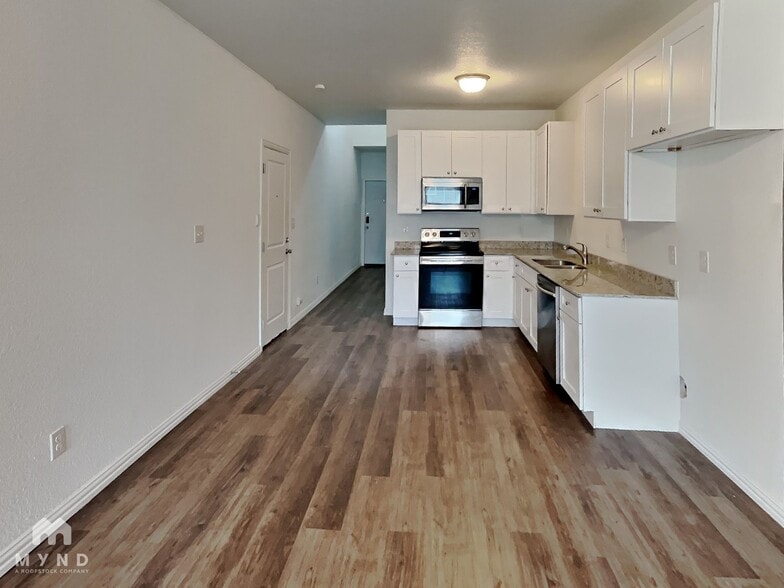 Building Photo - 3230 S Cherry Ln