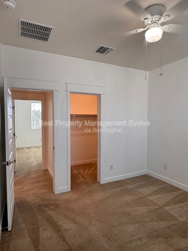 Building Photo - 15811 N 74th Ln