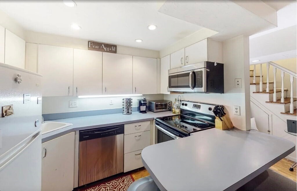 Building Photo - 53 Grove St