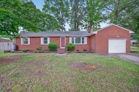 Building Photo - Brick Corner Ranch in Oak Manor-Chesapeake!