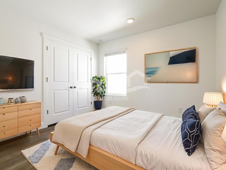 Building Photo - 10061 Potomac St