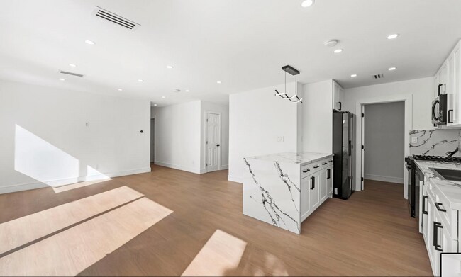 Building Photo - 7827 Hesperia Ave