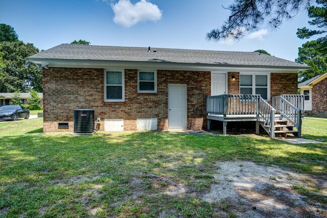 Building Photo - 580 Starling Way