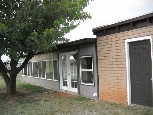 Building Photo - Great views on one acre.