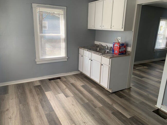 Building Photo - Newly renovated 1 bed 1 bath in the heart ...