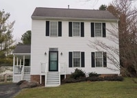 Building Photo - 3 Bedroom 2.5 Home in Christiansburg!