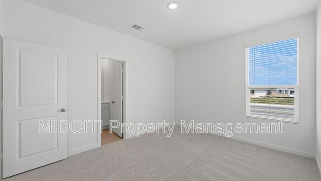 Building Photo - 1304 Apron Trl